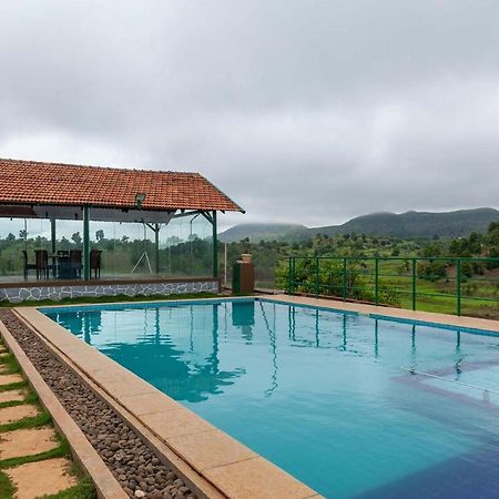 Stayvista'S Ficus Farms - Mountain-View Haven With Rustic Artsy Interiors, Outdoor Pool, Glasshouse, Home Theatre & Karaoke Delight Igatpuri Exteriör bild
