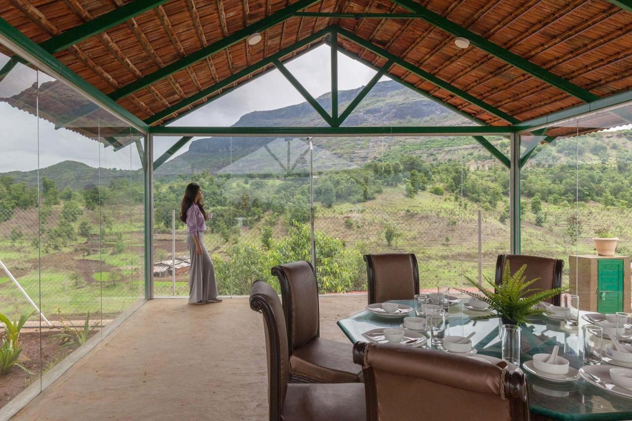 Stayvista'S Ficus Farms - Mountain-View Haven With Rustic Artsy Interiors, Outdoor Pool, Glasshouse, Home Theatre & Karaoke Delight Igatpuri Exteriör bild