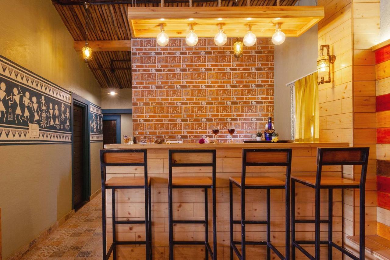 Stayvista'S Ficus Farms - Mountain-View Haven With Rustic Artsy Interiors, Outdoor Pool, Glasshouse, Home Theatre & Karaoke Delight Igatpuri Exteriör bild