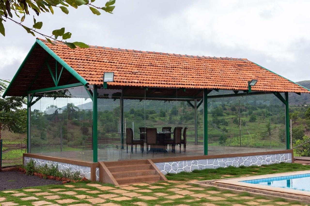 Stayvista'S Ficus Farms - Mountain-View Haven With Rustic Artsy Interiors, Outdoor Pool, Glasshouse, Home Theatre & Karaoke Delight Igatpuri Exteriör bild