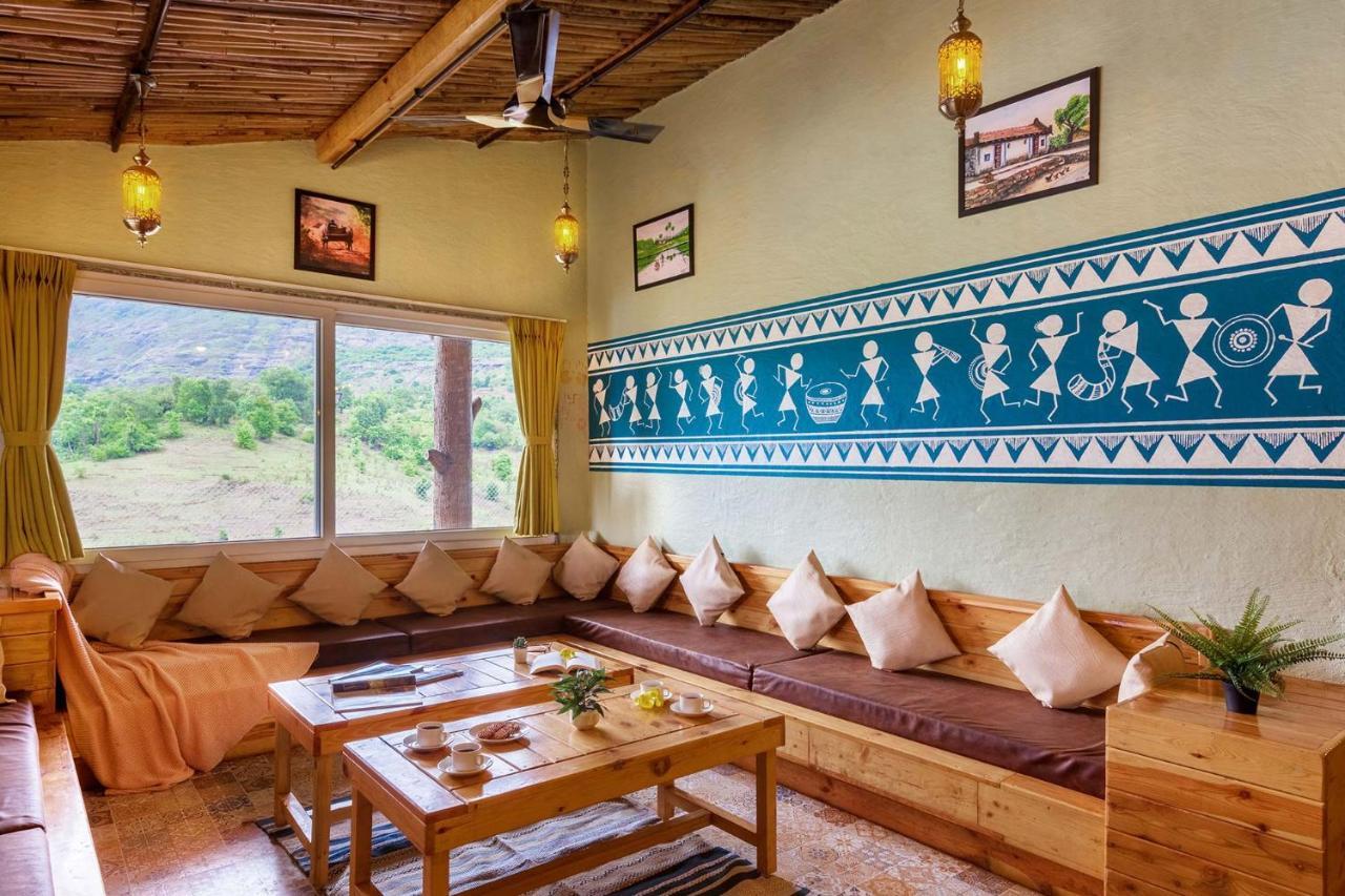 Stayvista'S Ficus Farms - Mountain-View Haven With Rustic Artsy Interiors, Outdoor Pool, Glasshouse, Home Theatre & Karaoke Delight Igatpuri Exteriör bild