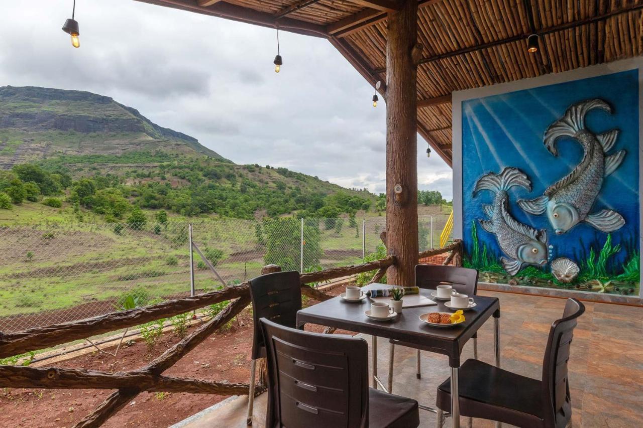 Stayvista'S Ficus Farms - Mountain-View Haven With Rustic Artsy Interiors, Outdoor Pool, Glasshouse, Home Theatre & Karaoke Delight Igatpuri Exteriör bild