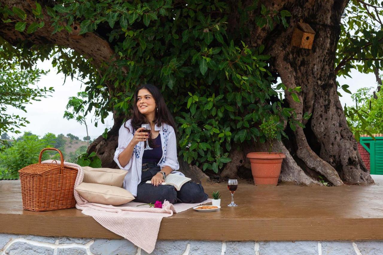 Stayvista'S Ficus Farms - Mountain-View Haven With Rustic Artsy Interiors, Outdoor Pool, Glasshouse, Home Theatre & Karaoke Delight Igatpuri Exteriör bild