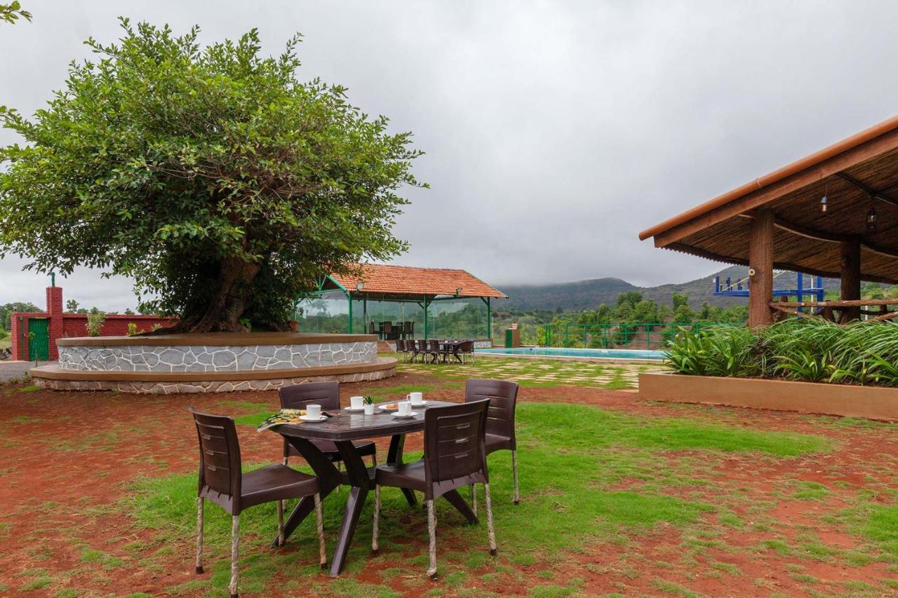 Stayvista'S Ficus Farms - Mountain-View Haven With Rustic Artsy Interiors, Outdoor Pool, Glasshouse, Home Theatre & Karaoke Delight Igatpuri Exteriör bild