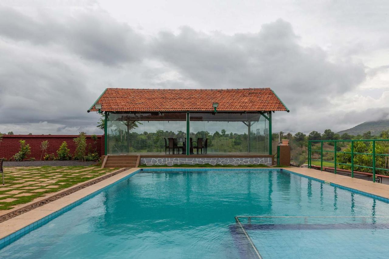 Stayvista'S Ficus Farms - Mountain-View Haven With Rustic Artsy Interiors, Outdoor Pool, Glasshouse, Home Theatre & Karaoke Delight Igatpuri Exteriör bild